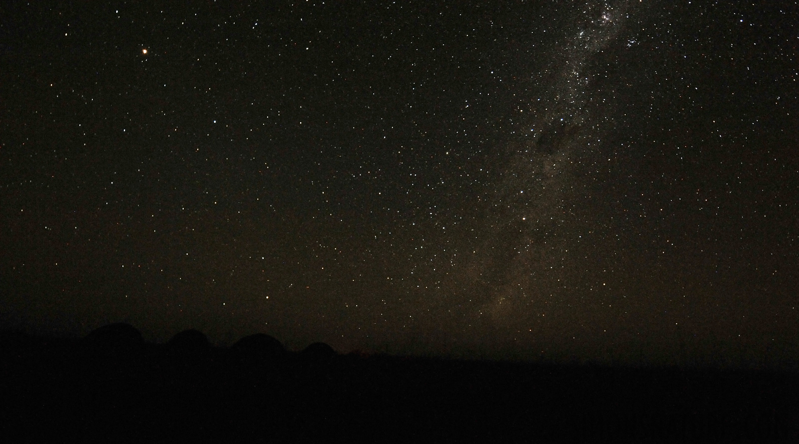 Makgadikgadi-Salzpfannen [14 mm, 30.0 Sek. bei f / 7.1, ISO 3200]